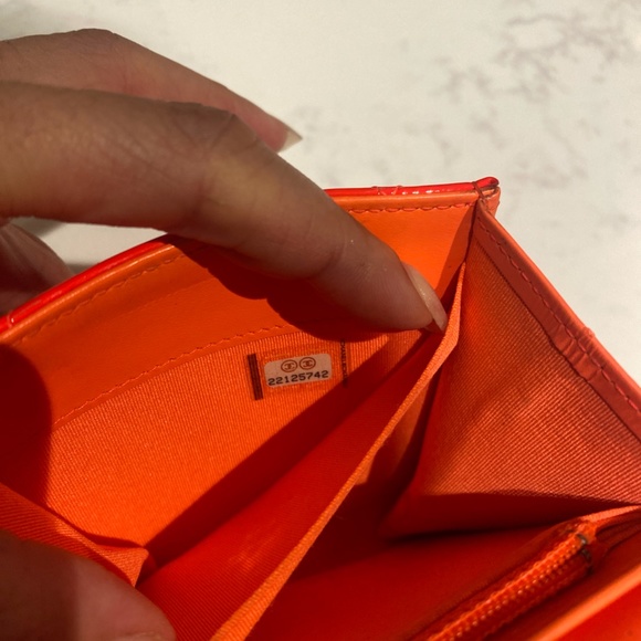 CHANEL Patent Boy Wallet On Chain - Picture 7 of 8